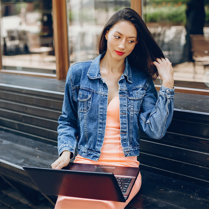 Sexy Clutches: Cách Mua & Đeo Túi Clutch Thiết kế